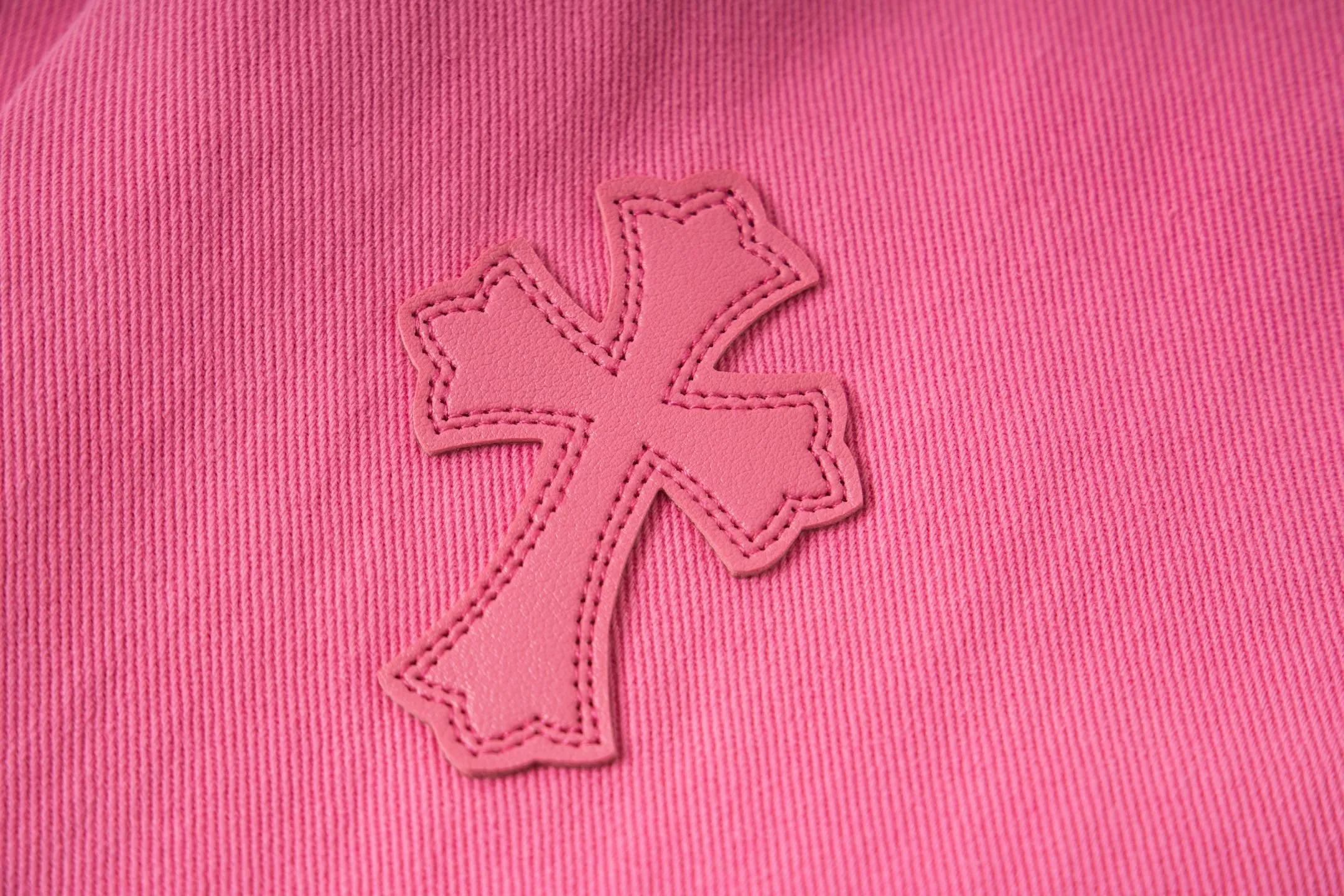 P250 CHROME HEARTS 25ss dopamine light pink cross-over leather washed jeans - Full of exploring the ultimate in fashion, Chrome Hearts' new Chrome Hearts pants not only present a unique style, the fresh ice blue color looks particularly youthful and energetic. The mid-high waist design is paired with a lazy and casual style, which not only shows long legs but also maintains a casual feel. It is a must-have fashion choice for trendy men and trendy women. Style number: 1778# Color: Dopamine powder Size: 28 30 32 34